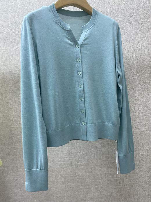 精纺羊毛V领纯色开衫 商品图13