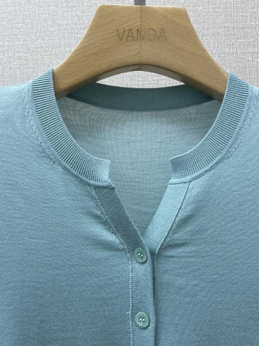 精纺羊毛V领纯色开衫 商品图11