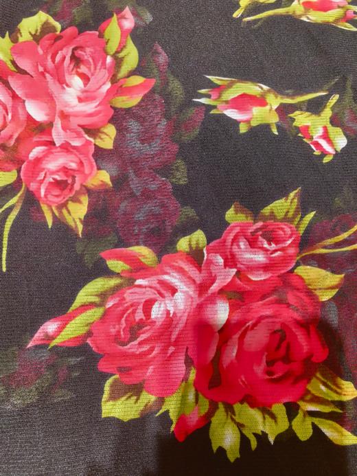 SC1S10_胭脂色_连衣裙_春夏_V领七分袖收腰系带黑底胭脂玫瑰印花大摆长款_高级女装_BERNIEELEN 伯妮斯茵 商品图12