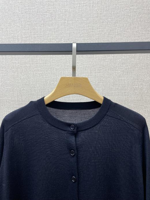 精纺羊毛圆领开衫 商品图8