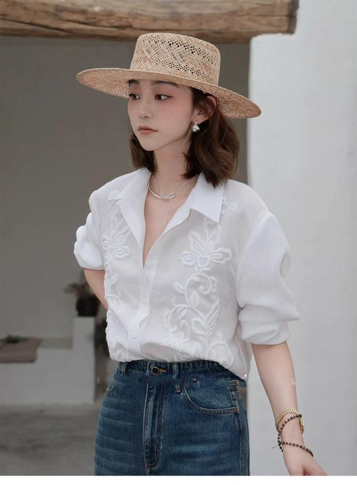白衬衫穿出自由恣意腔调【重工浮雕刺绣人棉衬衫】 商品图0