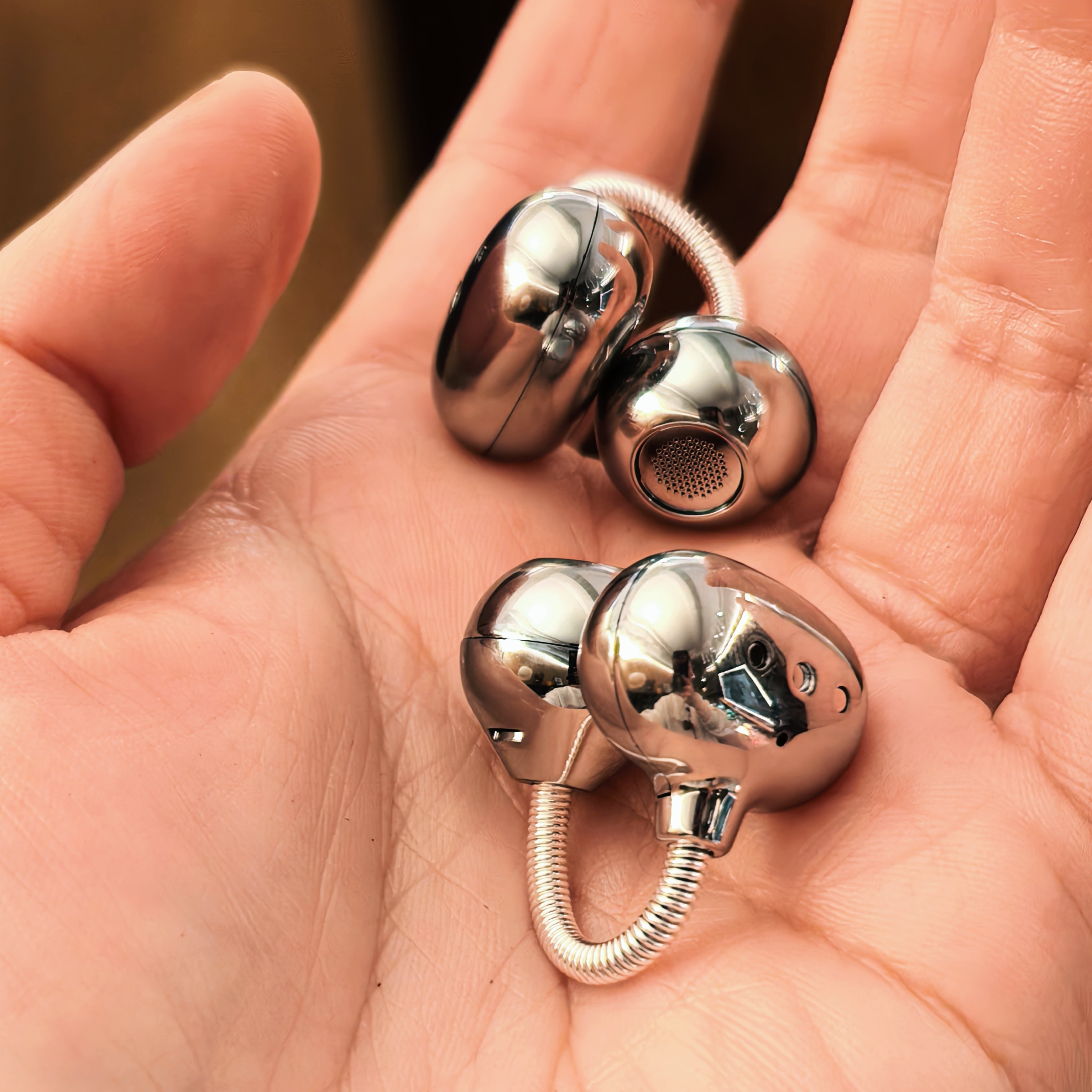 [屁侠推荐]无感佩戴狂甩不掉 象鼻子蓝牙耳机 魔豆系列夹耳式耳机 声控AI 不变形 无感佩戴 挂绳便携 D95