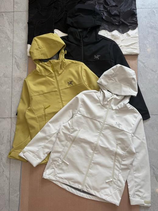 F031862轻盈不臃肿高弹透气面料连帽软壳冲锋衣外套 商品图0