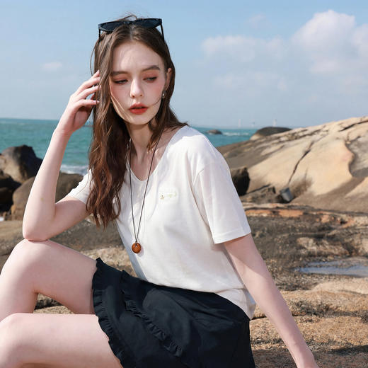 三彩2026夏季新款休闲纯色V领小白T恤宽松落肩短袖套头衫上衣M 商品图2