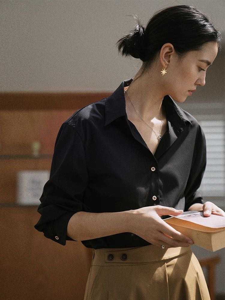 法式黑色金扣衬衫 金色镂空兰花扣点缀 莫代尔面料 筋骨感十足