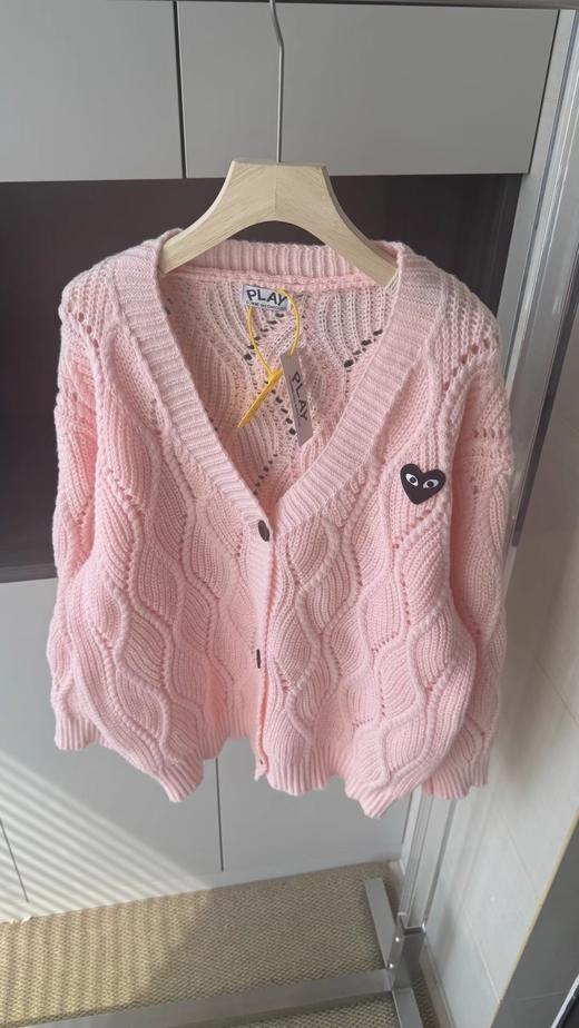 F031889早春氛围感穿搭温柔软糯粉色麻花纹针织开衫 商品图1