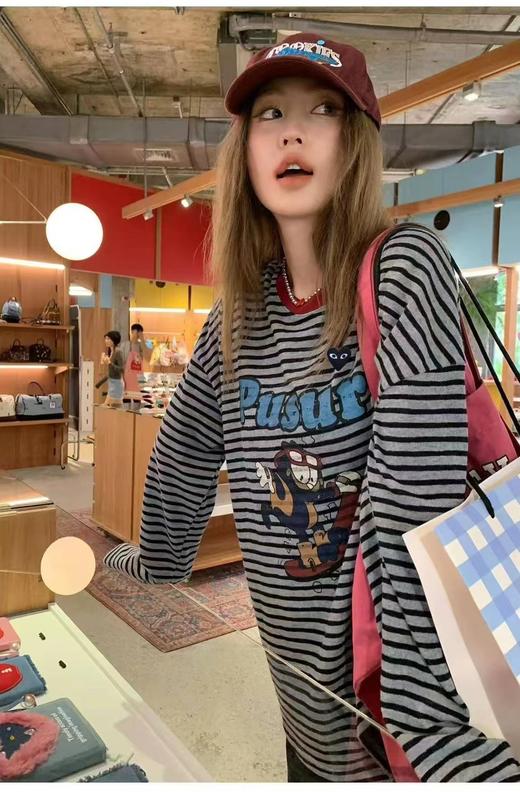 F031822日系复古温柔氛围休闲随性酒红色罗纹圆领卡通条纹T恤 商品图12