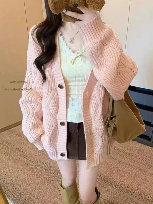 F031889早春氛围感穿搭温柔软糯粉色麻花纹针织开衫 商品图11