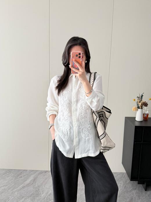 白衬衫穿出自由恣意腔调【重工浮雕刺绣人棉衬衫】 商品图7