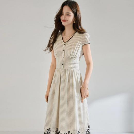 「高货sh」全新升级【铂金会员358/天猫479/差价121】(05707)洛诗琳法式重工刺绣连衣裙女2026新款条纹V领收腰衬衫裙 商品图3