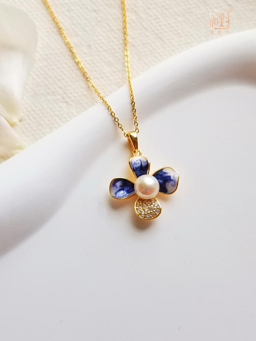 珐琅彩·四叶青925银镀金珍珠项链 | 珐琅彩.四叶青925银镀金珍珠耳饰 商品图4