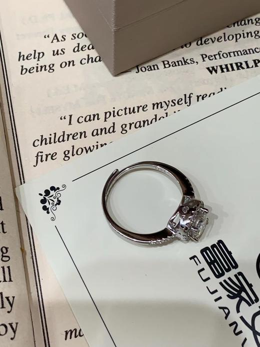 F031812没有女孩子能拒绝闪闪发亮莫桑钻小方糖戒指 商品图5