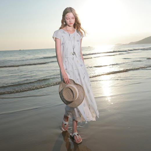 【100棉】三彩2026夏季新款圆领高腰印花连衣裙A字花边长裙短袖M 商品图3