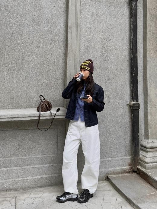 一店k （原壳棉白色！）这条原壳棉白色香蕉裤，真的是一上身就想自留！复古又高级！白色裤子能做到这么显瘦还提臀，真的太罕见了！V型前腰设计一穿腰细一圈，后约克线一穿臀翘一倍，绝了！ 商品图9