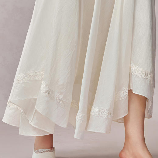 【林栖设计小店】绣花半身裙优雅百搭不规则设计宽松2025秋季新款裙子女F1953216 商品图3