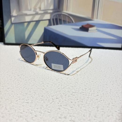 MIUMIU 缪缪 字母镂空镜腿镜框 金属复古椭圆形时尚太阳镜 商品图2