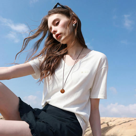 三彩2026夏季新款休闲纯色V领小白T恤宽松落肩短袖套头衫上衣M 商品图3