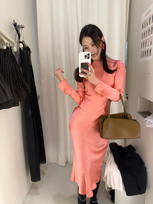 DUO智仙生 黑标 pop pink粉红女郎现代甜感醋酸连衣裙 商品图4