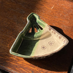 日本中古绿织布烧扇形三足盘 T02029