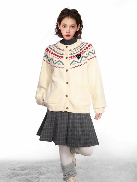 F031821米白色宽松圆领开襟复古温柔费尔岛提花针织开衫 商品图7