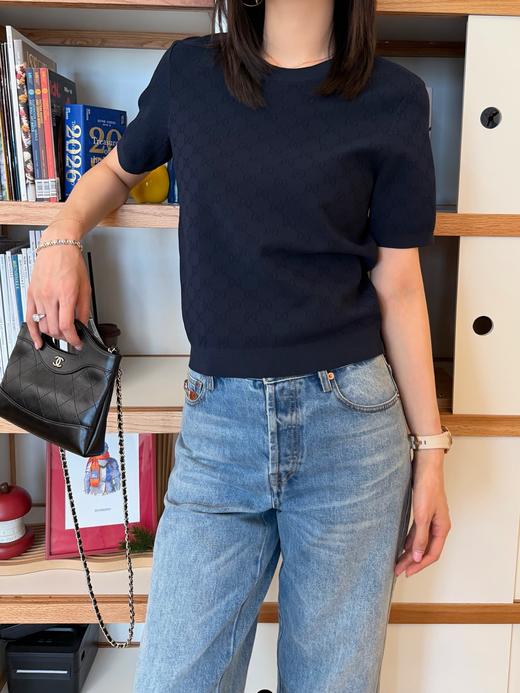 古驰 26春夏重磅上线🆕 藏蓝色字母提花针织短袖 商品图5