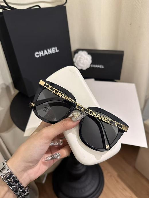 香奈儿 新款墨镜 字母镂空链条包皮镜腿  CH0778 商品图5