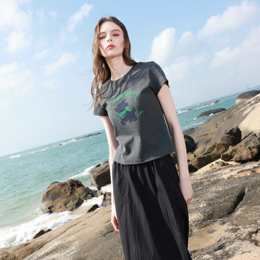 三彩2026夏季新款休闲字母印花T恤修身短款圆领短袖套头衫上衣M 商品图1