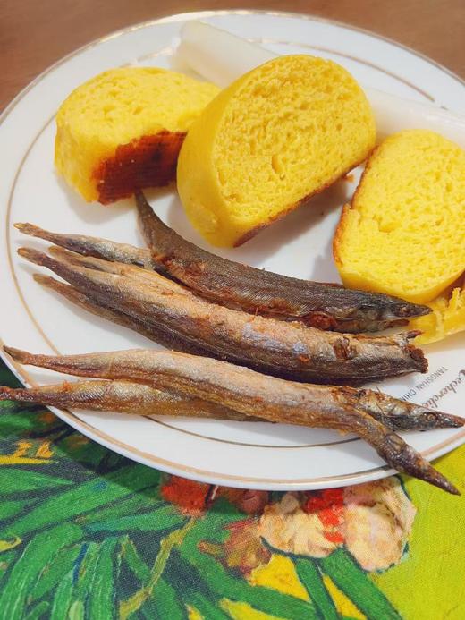 带籽银鱼干（油滚子） 自然晾晒，原汁原味🤔掰开银鱼干，那一抹金黄的鱼籽或银白的鱼膏映入眼帘。热油炒香，或和小菜一起伴着吃，或炸着吃，都非常的美味😋😋 个大肉厚，带籽率高。 1袋250g全国包邮 商品图3