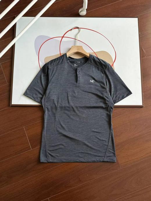 F031870两色情侣款亨利领防紫外线UPF75+速干短袖T恤 商品图6