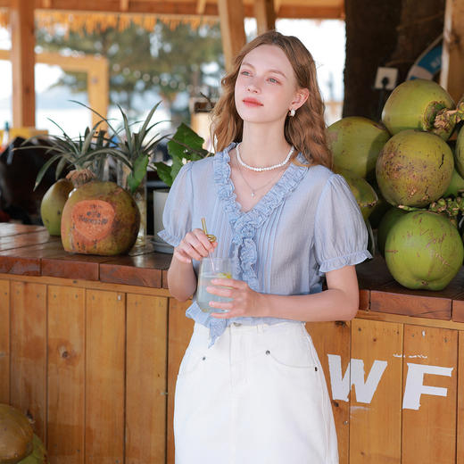 【莱赛尔】三彩2026夏季新款宽松小衫木耳边V领短袖衬衣上衣M 商品图1