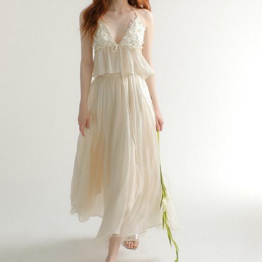 下单3-7天发货！ORIGNAL&CO 花瓣不规则半裙 裙身垂坠有韵律感 低调吸睛翩若惊鸿 三层面料叠加不透 亲肤柔软 商品图4