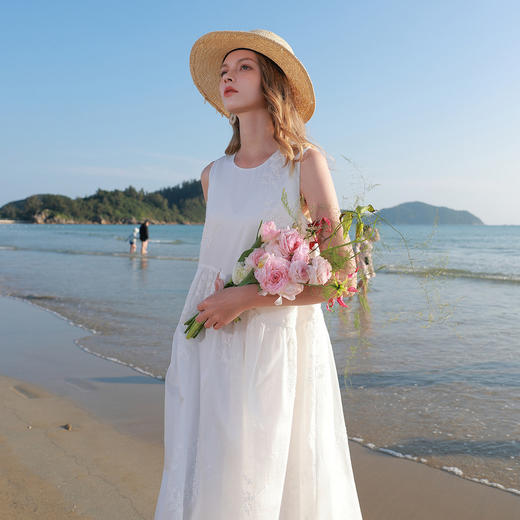 【莱赛尔】三彩2026夏季新款法式小白裙绣花连衣裙A字长裙M 商品图3