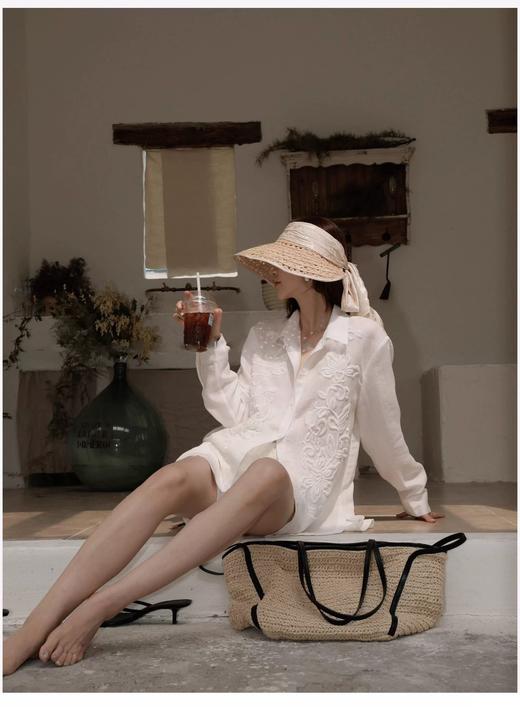 白衬衫穿出自由恣意腔调【重工浮雕刺绣人棉衬衫】 商品图3