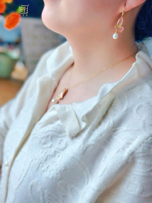 珐琅彩·蝶恋花 珍珠925银镀金项链 | 珐琅彩.蝶恋花 珍珠925银镀金耳饰 商品图9