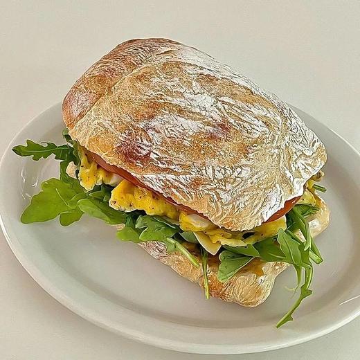 【百搭吃法❗️全麦恰巴塔】表皮薄脆带自然裂纹，内部组织松软有韧性，气孔均匀，咬下去外脆内软，麦香浓郁，无蔗糖无添加新鲜短保20天欧包粗粮代餐饱腹食品QQ 商品图2