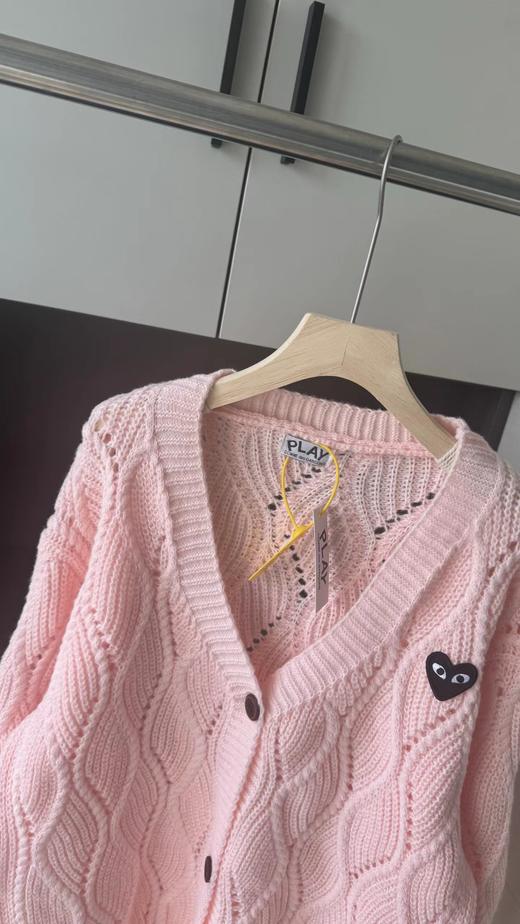 F031889早春氛围感穿搭温柔软糯粉色麻花纹针织开衫 商品图4