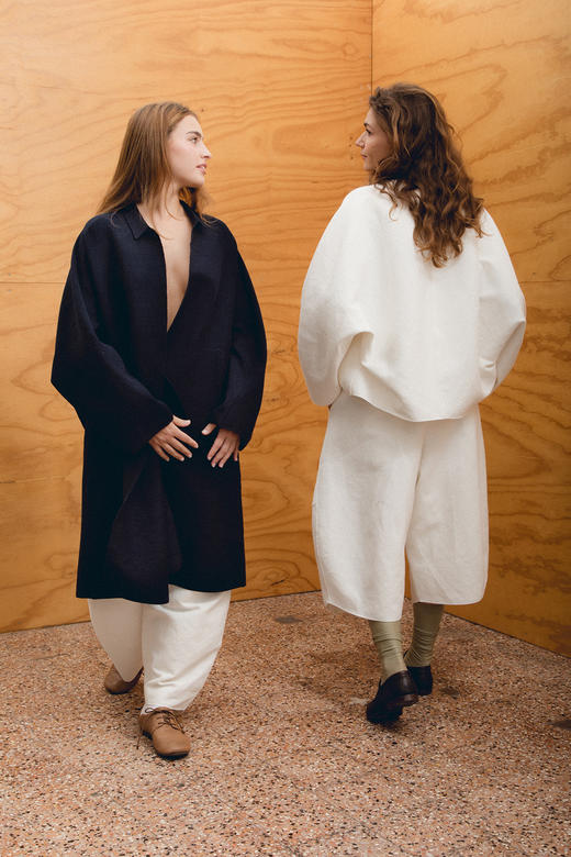 Boboutic 26SS 碳黑丝棉麻廓形长外套 商品图7