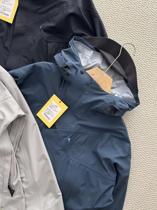 F0318124巨人岛户外运动斜向主拉链立体剪裁硬壳冲锋衣男款 商品图2