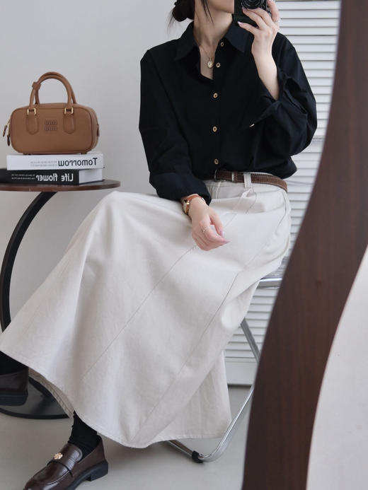 法式黑色金扣衬衫 金色镂空兰花扣点缀 莫代尔面料 筋骨感十足 商品图2