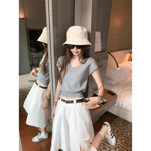 <曾小咸推荐>灰色u领针织正肩短袖t恤女+白色半裙 商品图0