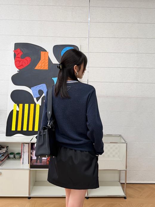 普拉达新款字母徽标撞色圆领卫衣（KX） 商品图5