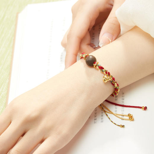 【故宫饰品】祥瑞安康端午节扩香合香珠手绳五彩绳编织手链毕业礼物 商品图6
