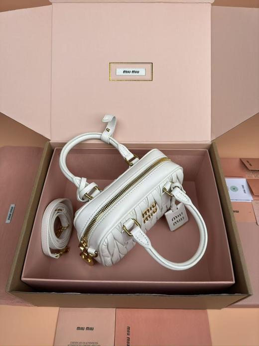 缪缪  too pretty 褶皱保龄球手袋  白色 羊皮（LZ） 商品图4