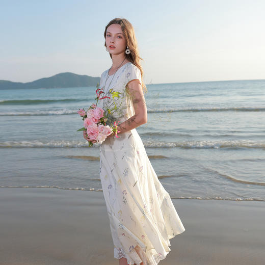 【100棉】三彩2026夏季新款圆领高腰印花连衣裙A字花边长裙短袖M 商品图2