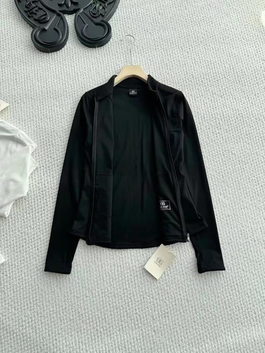 F031886高弹面料贴肤不紧绷透气排汗女士户外修身防晒外套 商品图8