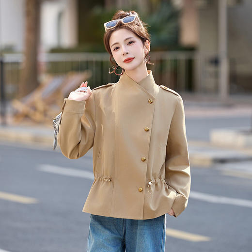 「预售」「自」全新升级【铂金会员321/天猫429/差价108】(13431)洛诗琳设计感抽绳收腰外套2026春季气质配丝巾短裤风衣外套 商品图3