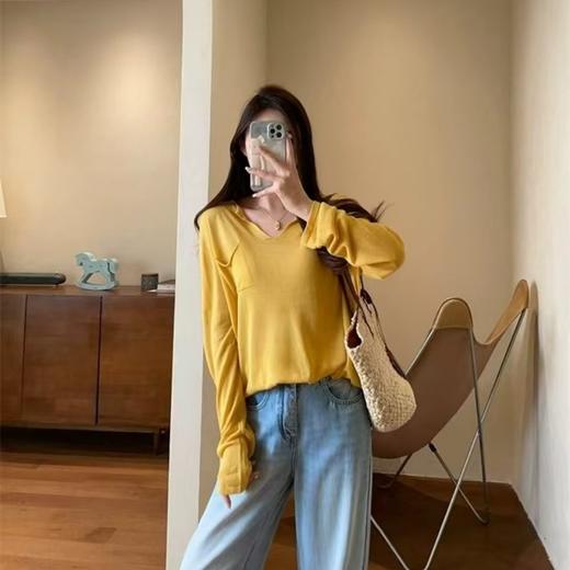佐姿莎 亚麻针织高级感V领慵懒上衣 V领设计修饰脖颈线条 宽松廓形 遮肉显瘦不挑人 异色纱结纹理 细腻层次感 商品图3