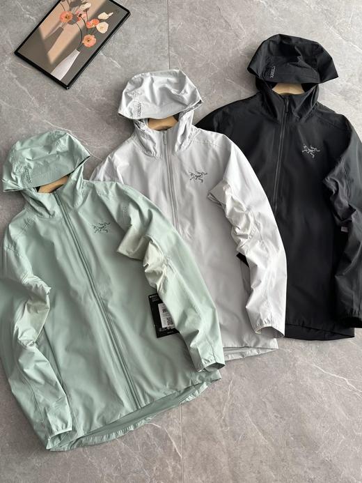 F031808男女情侣款春季户外防风休闲功能性薄款软壳梭织压胶连帽外套 商品图1