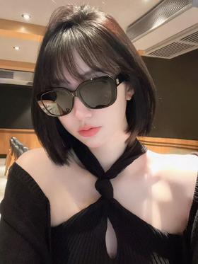 巴黎世家 字母logo墨镜