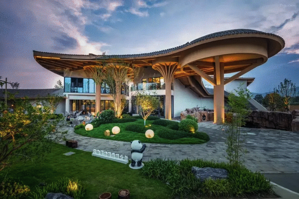 周末不加价【成都周边田园私汤·青城朴舍】¥389抢住精选私汤房，享儿童乐园、草坪露营等，宠物友好！沉浸式遛娃，玩转青城好去处！